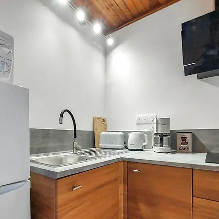 1 Bedroom Amazing Home In Saint-Martial-De-Nabir
