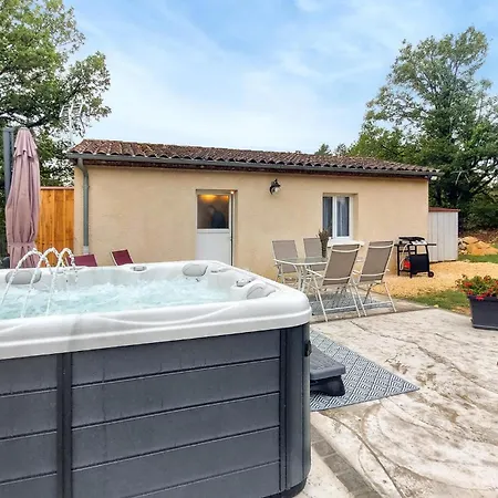 Feriehus 1 Bedroom Amazing Home In Saint-Martial-De-Nabir Saint-Martial-de-Nabirat