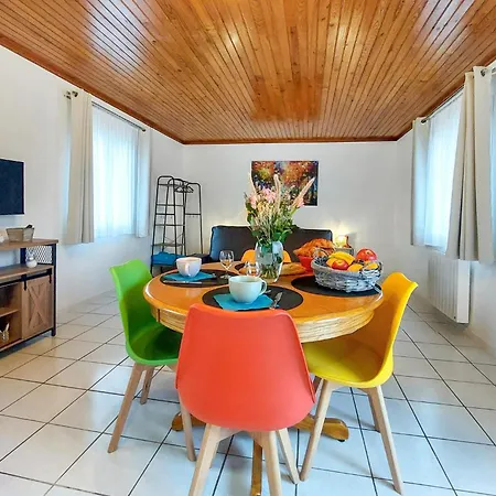 1 Bedroom Amazing Home In Saint-Martial-De-Nabir Feriehus